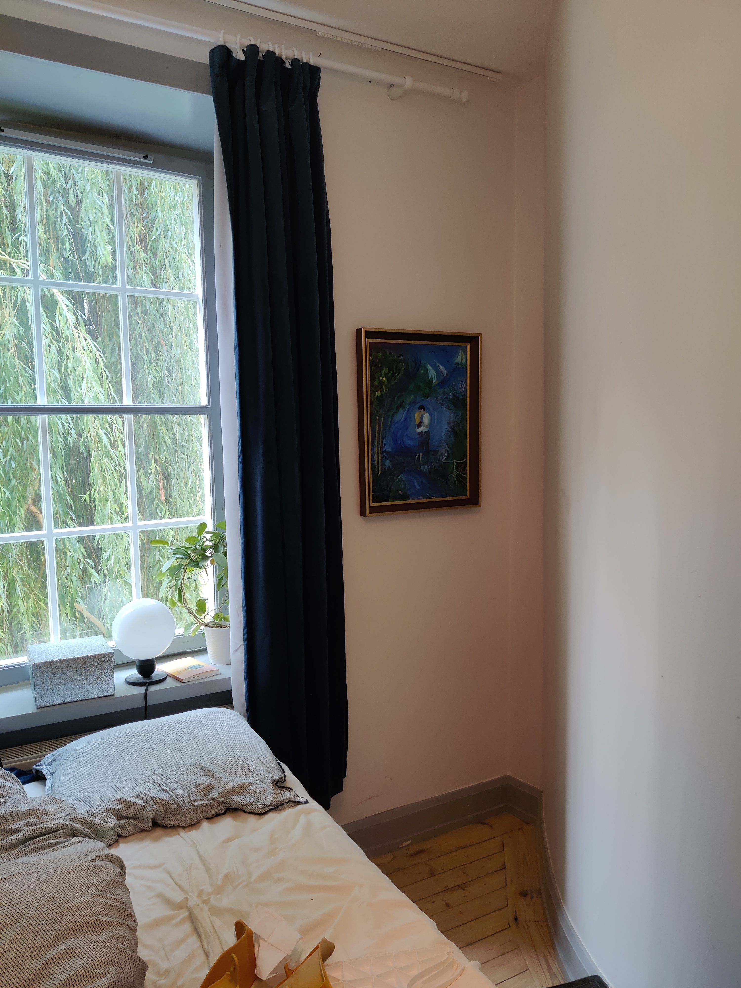 Platsbyggd inbyggd förvaring i nisch